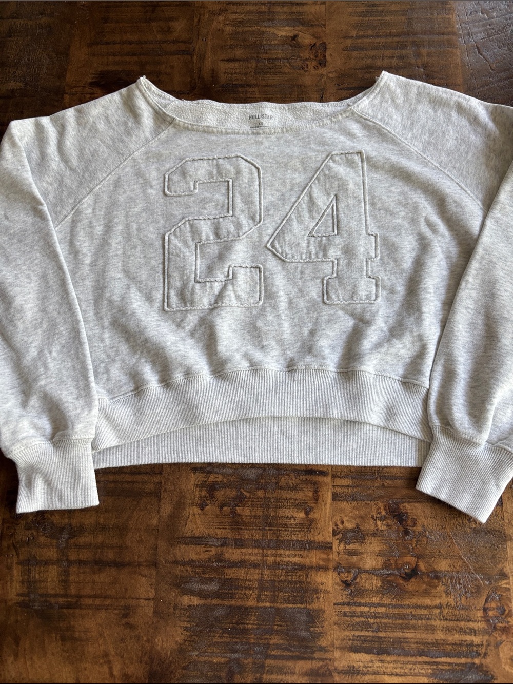 NWOY Hollister Light Gray Cropped Pullover Sweatshirt with '24' Applique